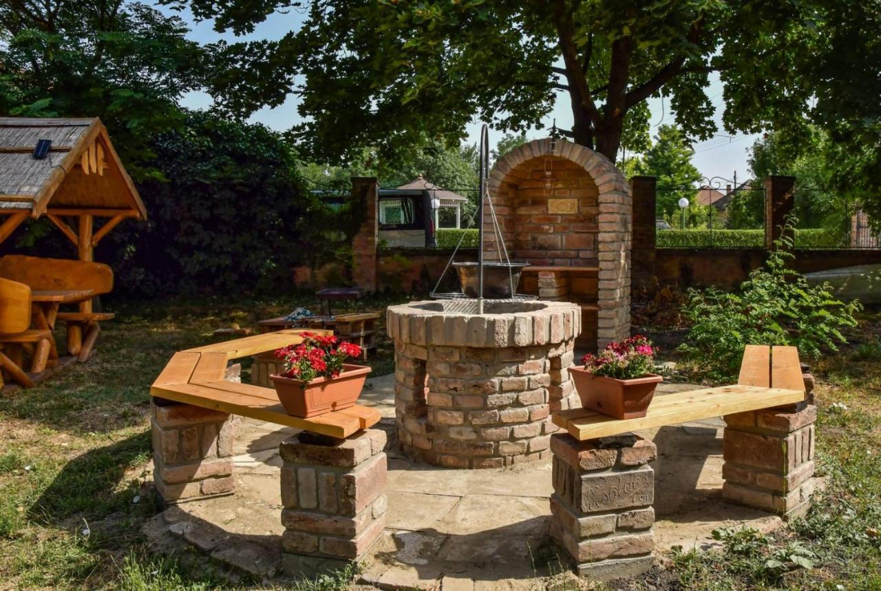 Malom Apartman Derekegyhaz Exterior foto